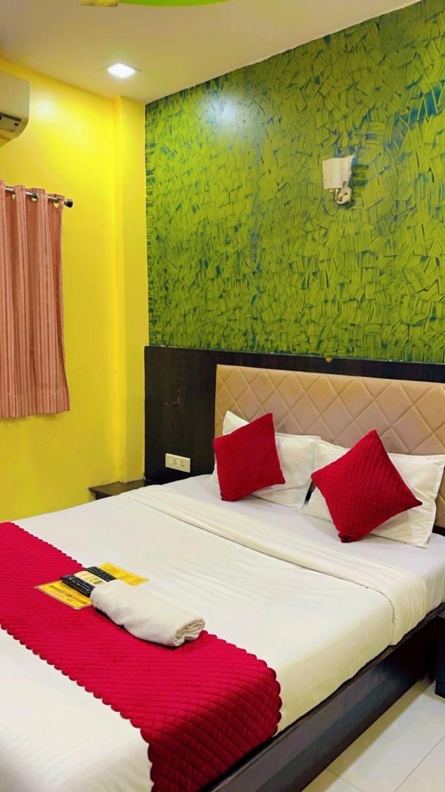 Hotel Avenue Near T-2 International Airport Mumbai Exterior photo